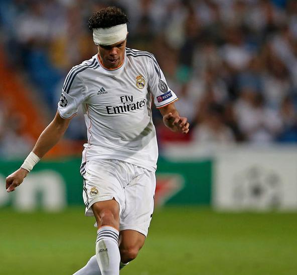 Fútbol: Real Madrid aplasta 4-0 al Copenhague con dobletes de Cristiano Ronaldo y Di María (3)