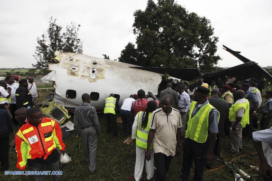 Se eleva a 9 número de muertos por accidente aéreo en Nigeria