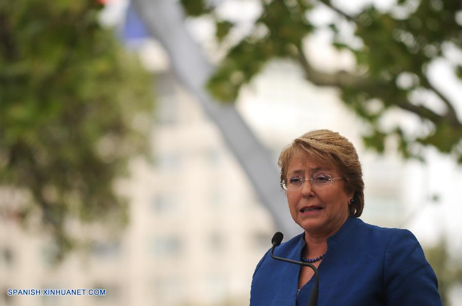 Bachelet critica plan presupuestal en Chile para 2014