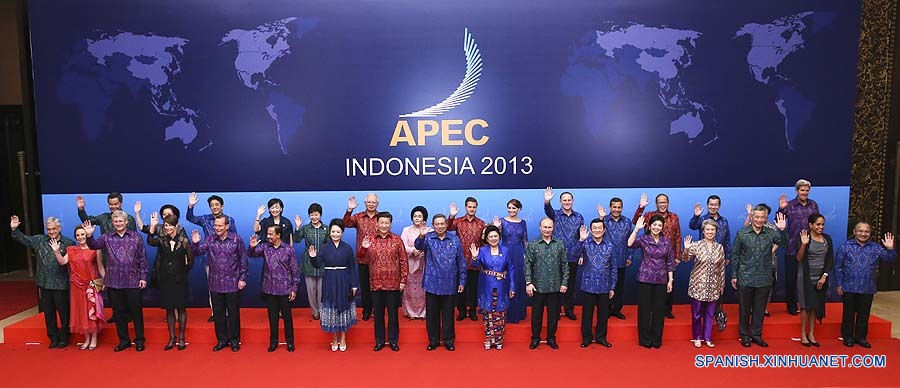 Líderes de APEC discuten crecimiento económico con consejo empresarial