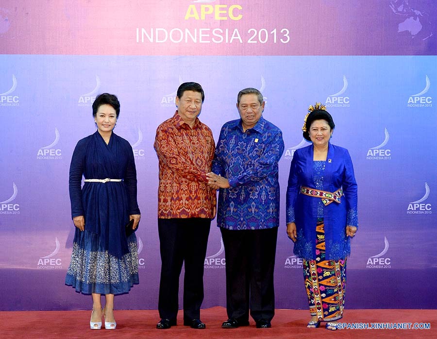 Líderes de APEC discuten crecimiento económico con consejo empresarial