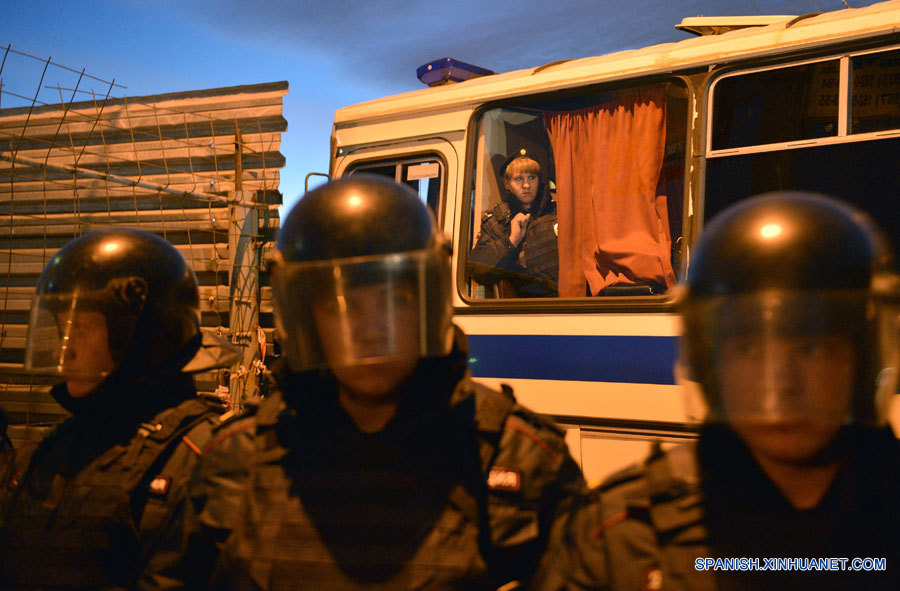 Manifestantes atacan almacén en sur de Moscú