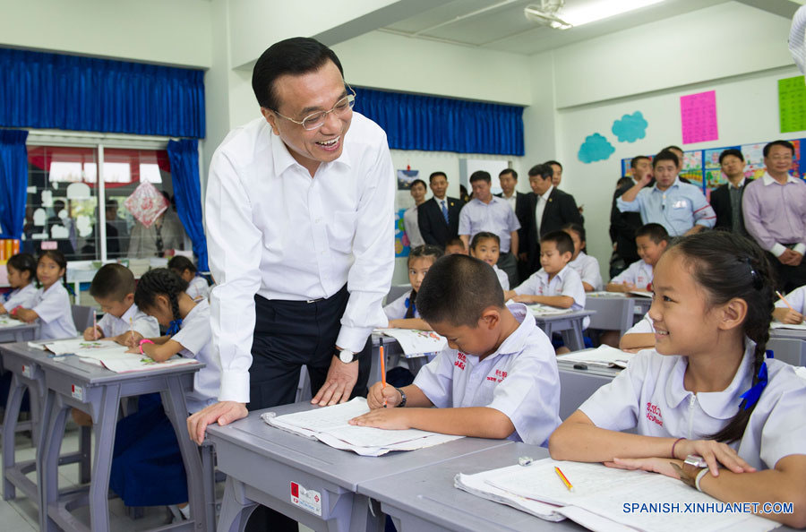 Primer ministro chino pide a estudiantes de Tailandia mantener amistad tradicional