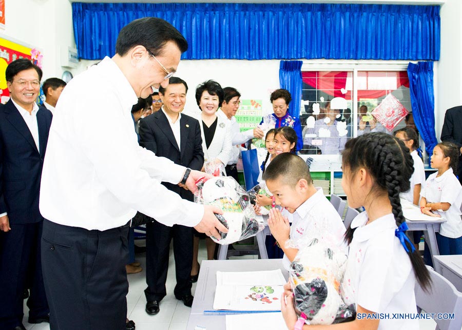 Primer ministro chino pide a estudiantes de Tailandia mantener amistad tradicional
