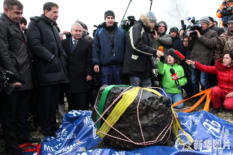 Recuperan el meteorito gigantesco que cayó en Rusia 3