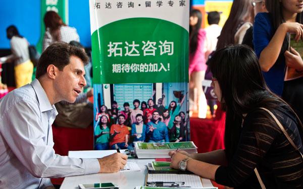 Cada vez más chinos regresan a buscar trabajo después de estudiar en el extranjero