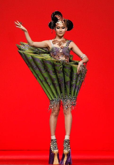 Creaciones de diseñadores chinos en la Semana de la Moda de Singapur (8)