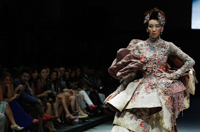 Creaciones de diseñadores chinos en la Semana de la Moda de Singapur (9)