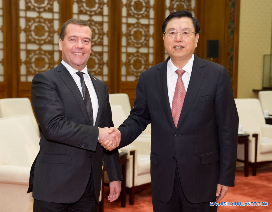 Máximo legislador chino se reúne con primer ministro ruso