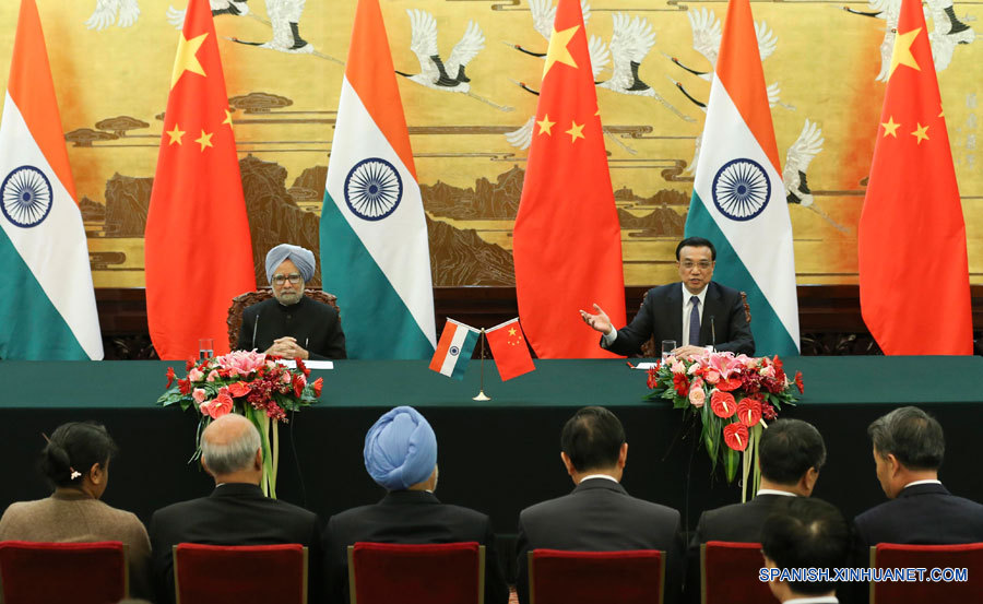 PM chino conversa con homólogo indio