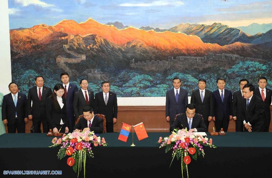 China y Mongolia firman documento sobre asociación de largo plazo (2)
