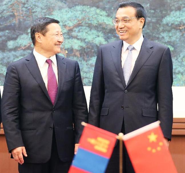 China y Mongolia firman documento sobre asociación de largo plazo (3)