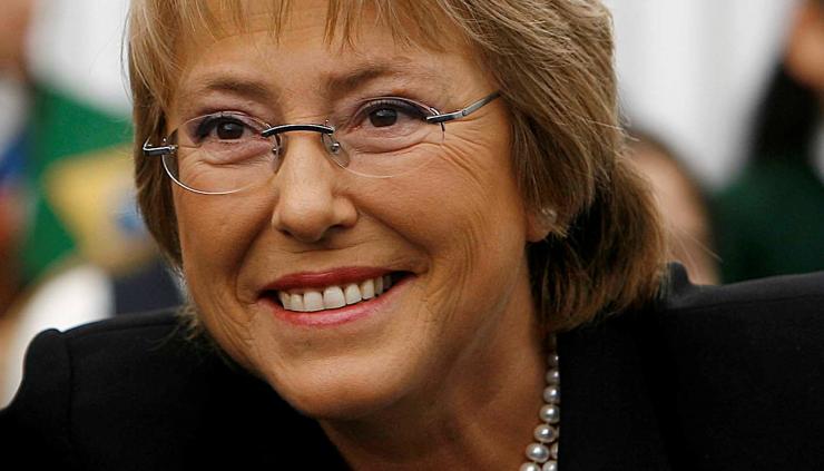 Candidata Bachelet presenta programa de gobierno en Chile