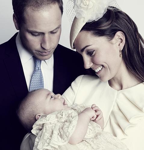 El Príncipe Jorge sonríe en una preciosa foto tras su bautizo
