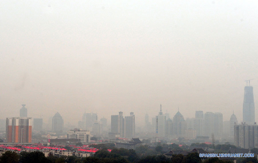 Mayor parte del norte de China envuelta en niebla tóxica