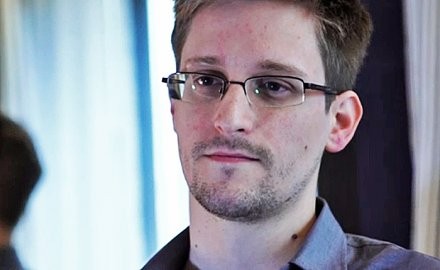 Ecuador considera otorgar asilo a Snowden si lo solicita