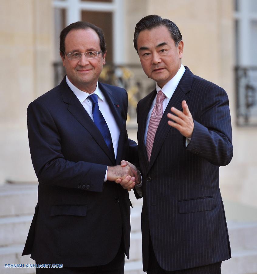 Presidente francés conversa con canciller chino sobre relaciones bilaterales