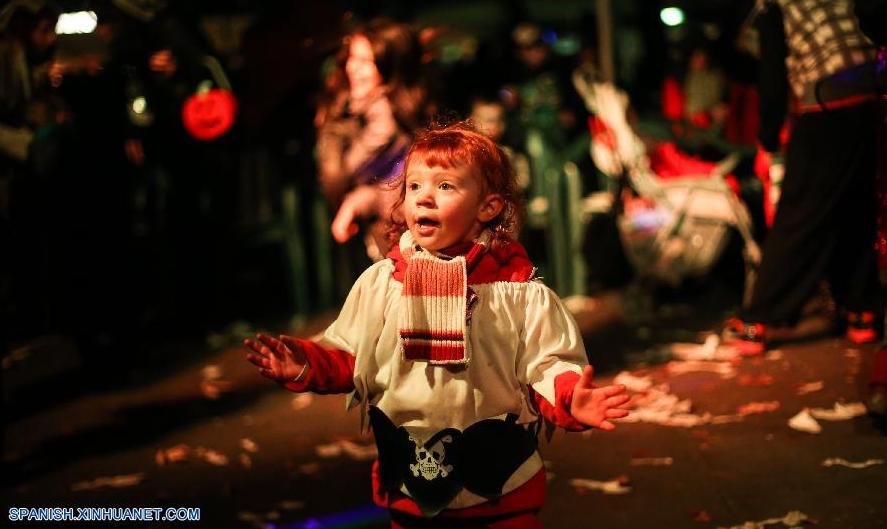 Alemania: Los niños celebran Halloween en Berlin (2)