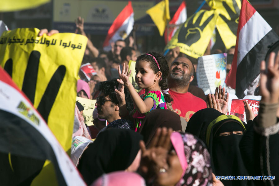 Miles protestan en Egipto antes de juicio de Morsi 