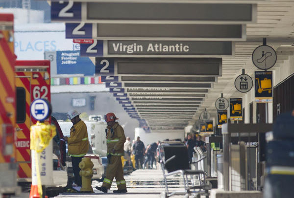 Tiroteo en Aeropuerto de Los Angeles deja al menos 2 muertos y 3 heridos