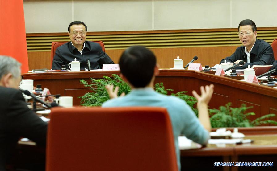 PM chino solicita opinión de expertos sobre crecimiento económico (3)