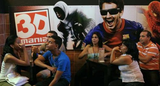 Cuba prohíbe los cines privados y la venta de artículos importados