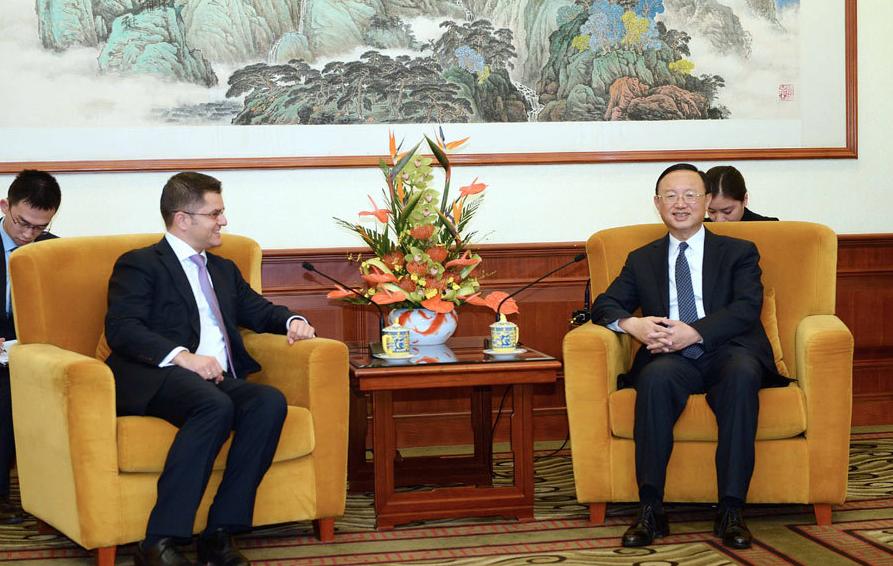 Consejero de Estado chino conversa con presidente de Sesión 67 de AGNU (2)