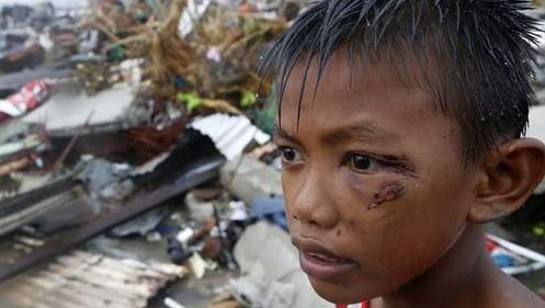 Tifón en Filipinas: 'La gente camina como zombie buscando comida'
