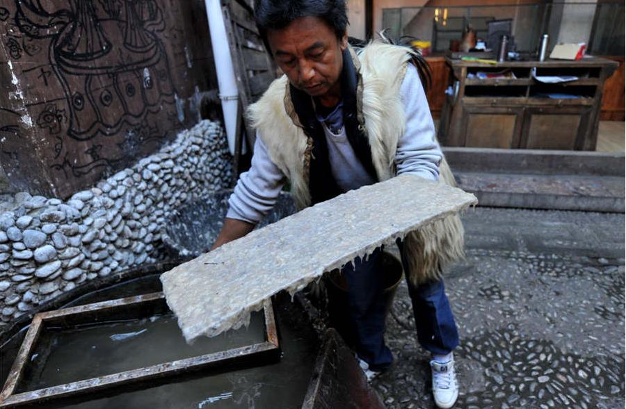 Arte del hacer papel Dongba en Lijiang (7)