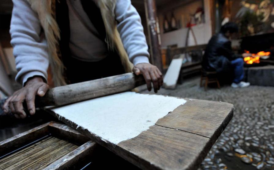 Arte del hacer papel Dongba en Lijiang (9)