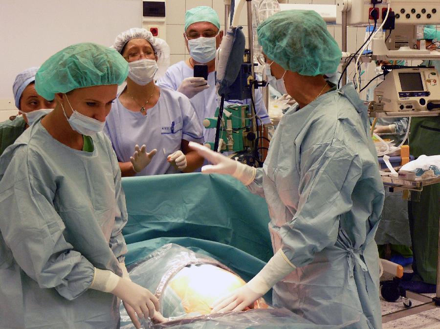 Hospital húngaro salva a bebé de 15 semanas de mujer con muerte cerebral