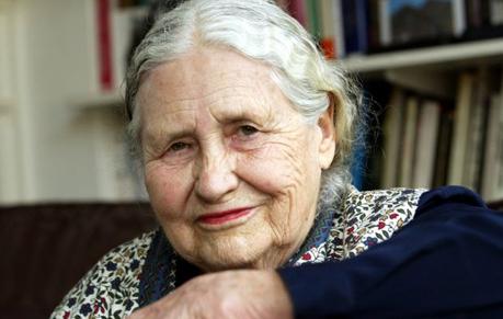 Mueren escritora británica Doris Lessing ganadora de Premio Nobel
