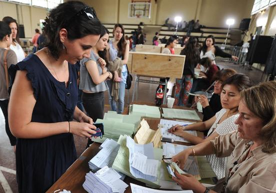 RESUMEN: Elecciones presidenciales chilenas registran concurrencia masiva