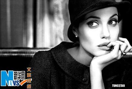 Angelina Jolie recibe el Oscar de honor por su labor humanitaria