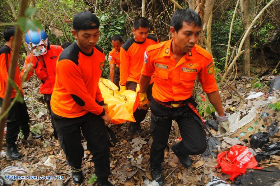 Crece a 7 cifra de muertos por accidente de autobús en Indonesia