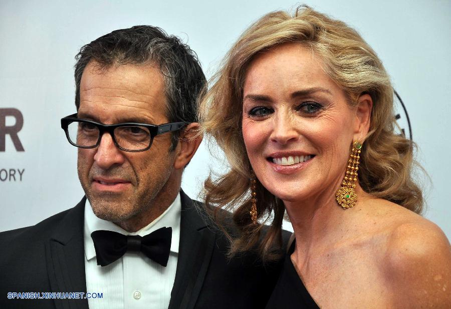 Sharon Stone asiste a gala contra el sida