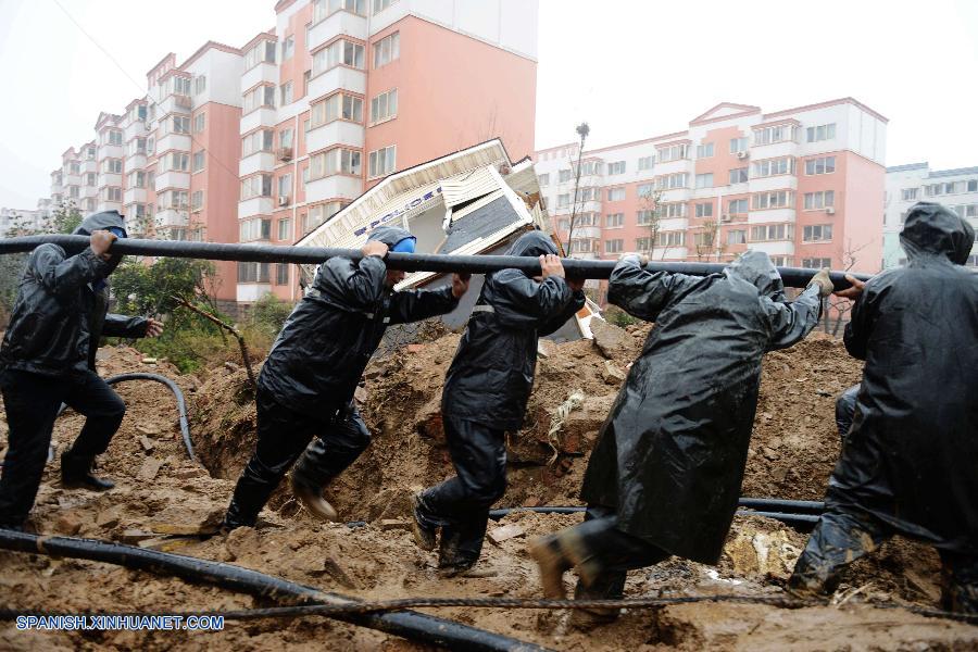 Sube a 52 cifra de muertos tras explosión de oleoducto en este de China