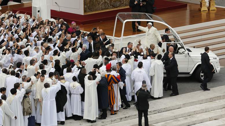 El Papa muestra por primera vez los huesos de San Pedro