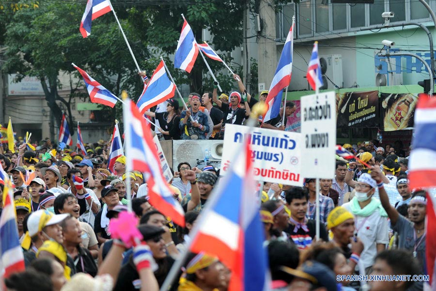 Manifestantes antigubernamentales ocupan cancillería tailandesa