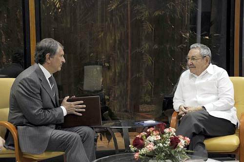 Recibe Raúl Castro a presidente de petrolera rusa Rosneft