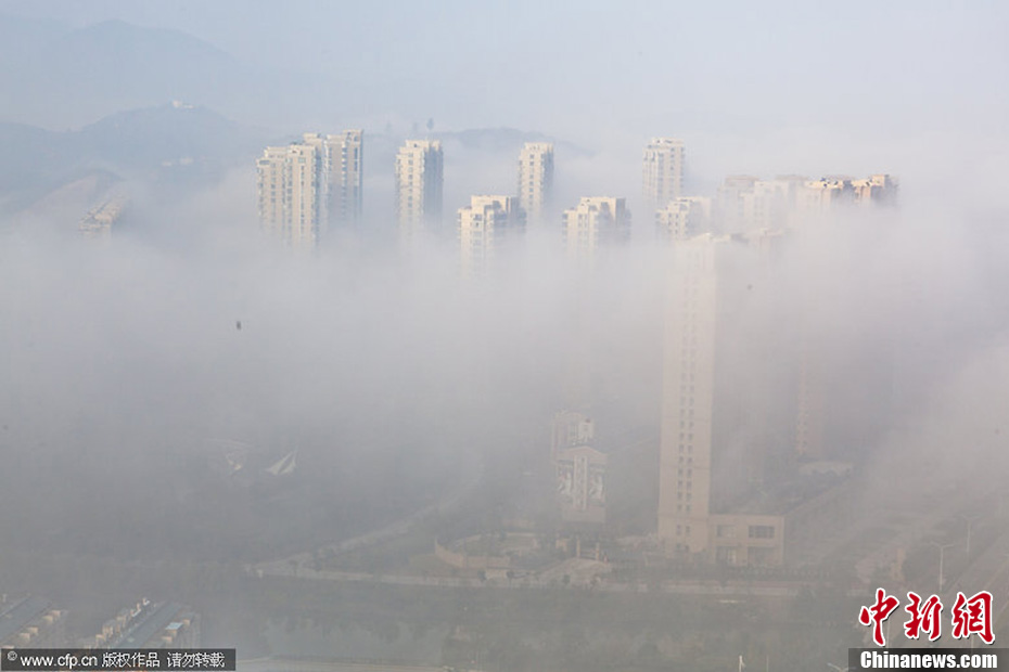 Ciudades cubiertas por la niebla