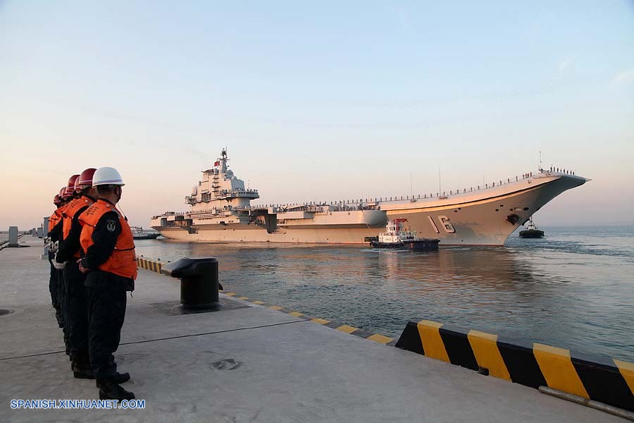 Portaaviones chino parte rumbo al Mar Meridional de China para maniobras