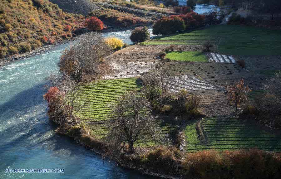 Sichuan: Un paisaje hermoso del río Jin Sha Jiang