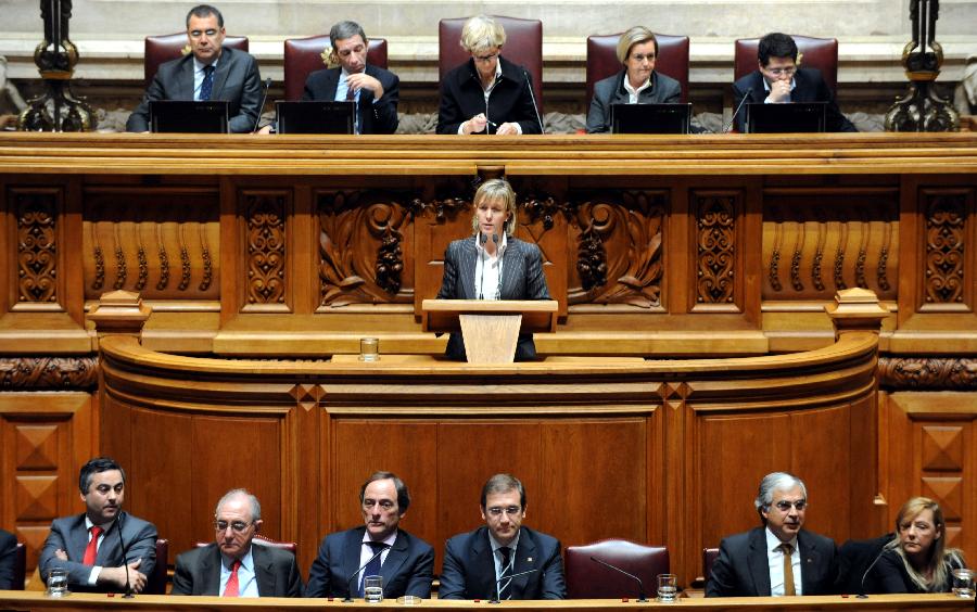 Parlamento portugués aprueba presupuestos austeros para 2014