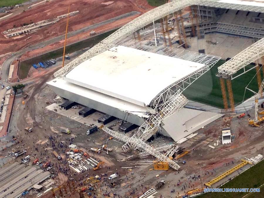 Brasil 2014: Mueren dos trabajadores en derrumbe en construcción de estadio