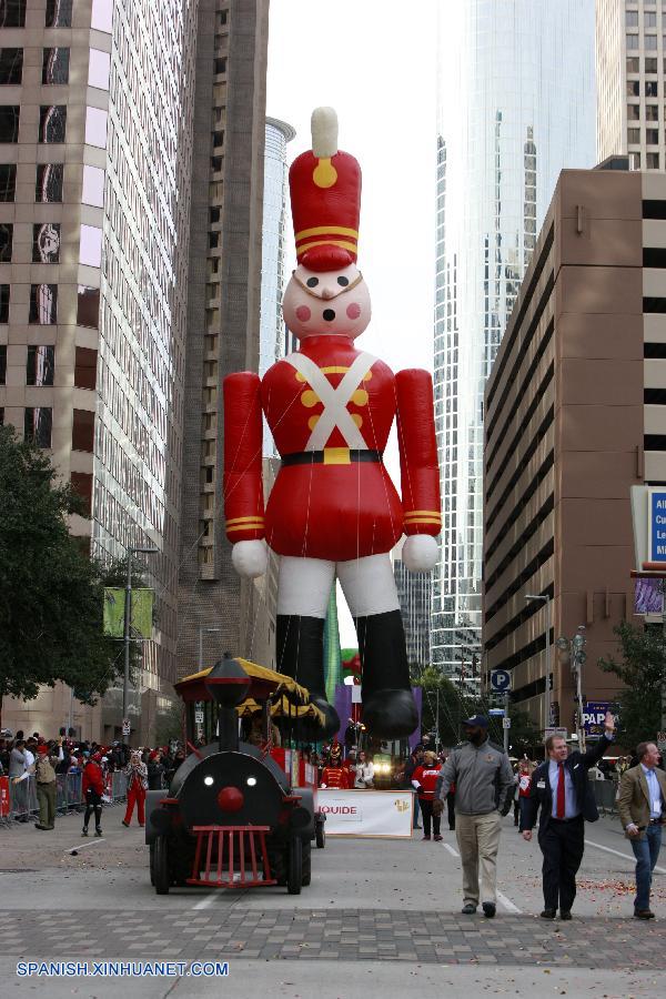 Inicia desfile del Día de Acción de Gracias en Houston