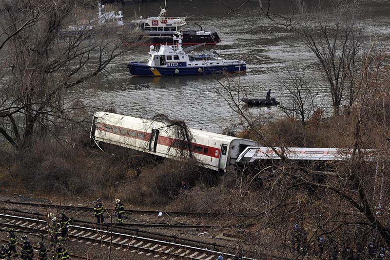 Autoridades tardarán entre siete y diez días en determinar causas de trenazo en Nueva York