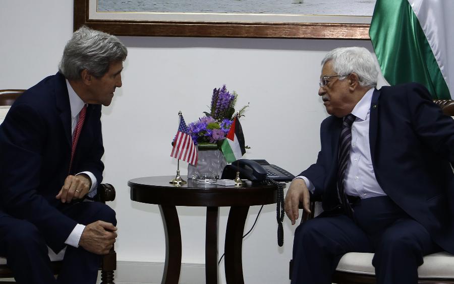 Kerry discute temas de seguridad con presidente palestino