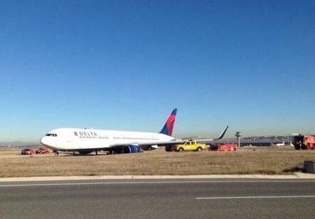 Un avión de pasajeros se sale de pista al aterrizar en Madrid