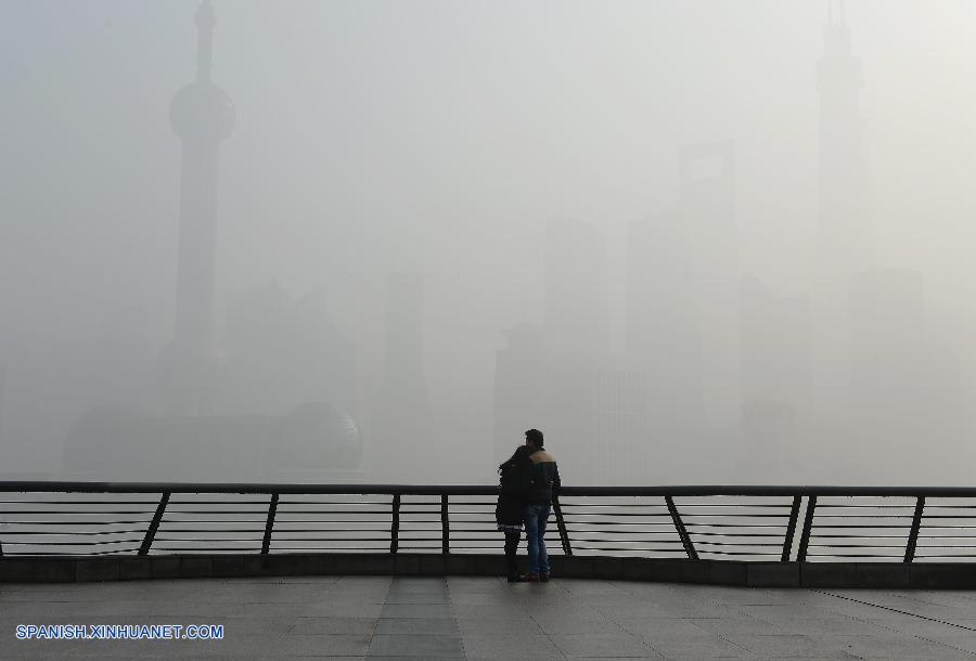 Shanghai levanta alerta de polución al reemplazar la calina la niebla tóxica